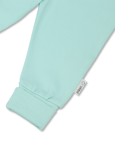 Green leg with foldable stretch fabric.